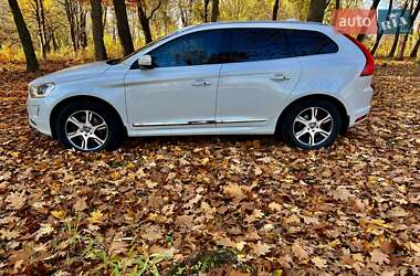 Внедорожник / Кроссовер Volvo XC60 2015 в 