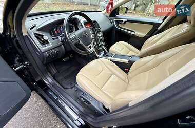 Внедорожник / Кроссовер Volvo XC60 2015 в 