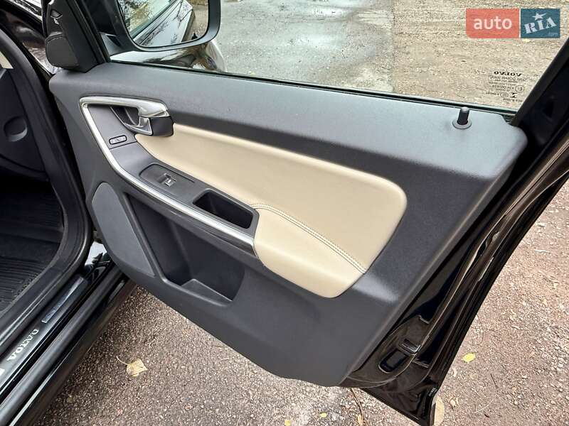 Внедорожник / Кроссовер Volvo XC60 2015 в Одессе