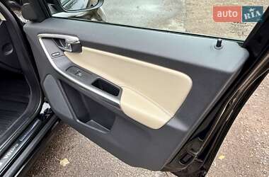 Внедорожник / Кроссовер Volvo XC60 2015 в 