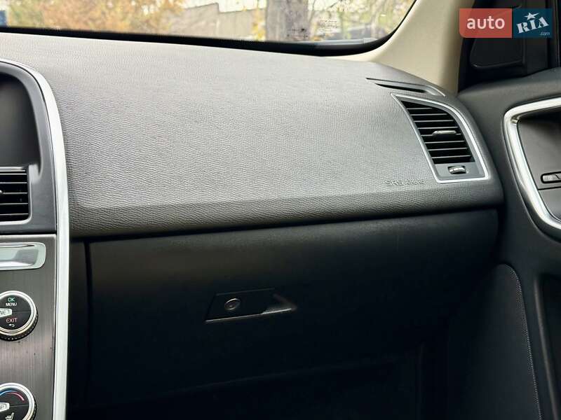 Внедорожник / Кроссовер Volvo XC60 2015 в Одессе