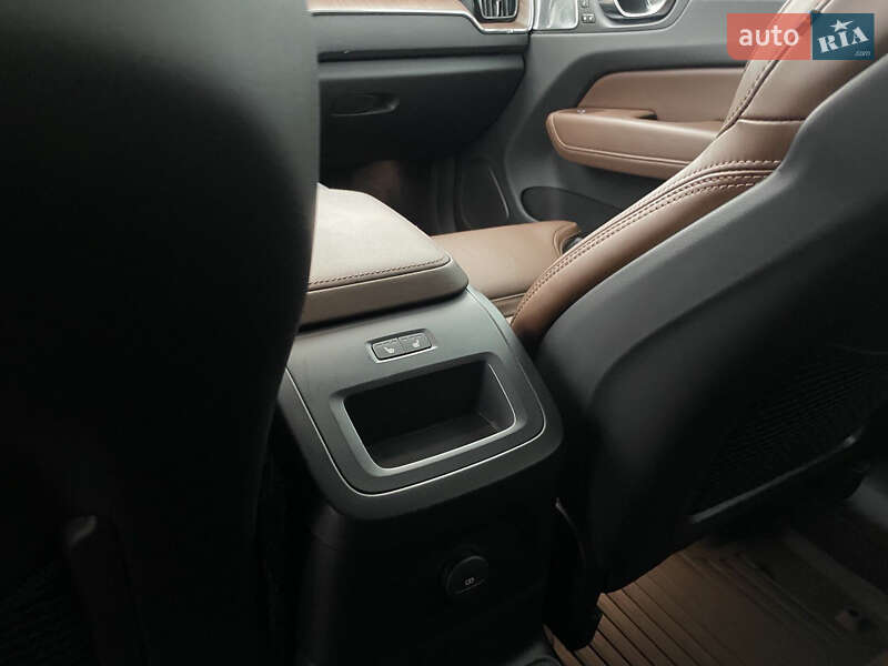 Внедорожник / Кроссовер Volvo XC60 2022 в Киеве