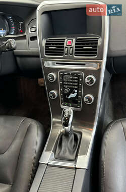 Внедорожник / Кроссовер Volvo XC60 2015 в 