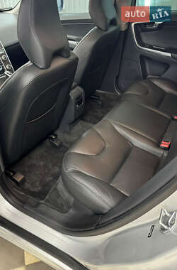 Внедорожник / Кроссовер Volvo XC60 2015 в 