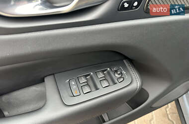 Позашляховик / Кросовер Volvo XC60 2023 в 