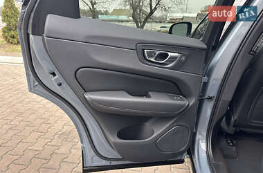 Позашляховик / Кросовер Volvo XC60 2023 в 