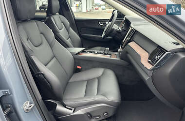 Позашляховик / Кросовер Volvo XC60 2023 в 