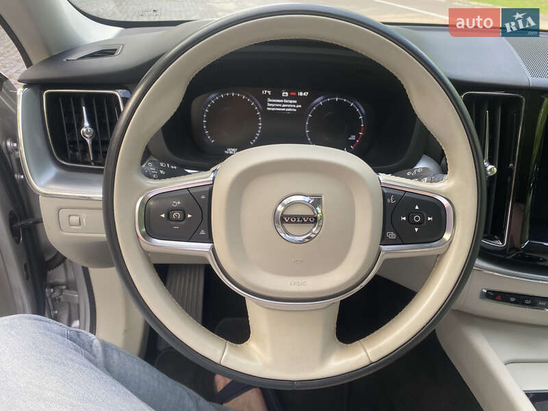 Внедорожник / Кроссовер Volvo XC60 2018 в Львове фото 15 Внедорожник / Кроссовер Volvo XC60 2018 в Львове