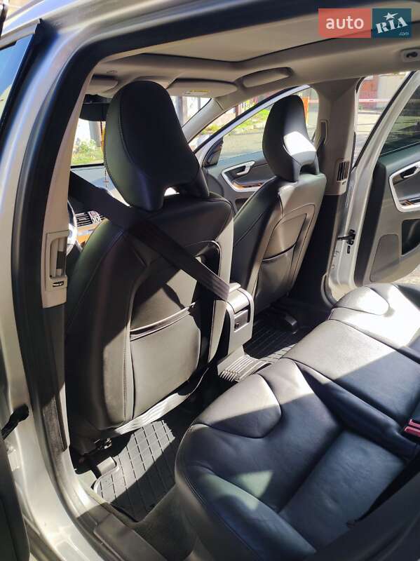 Внедорожник / Кроссовер Volvo XC60 2016 в Ровно фото 15 Внедорожник / Кроссовер Volvo XC60 2016 в Ровно