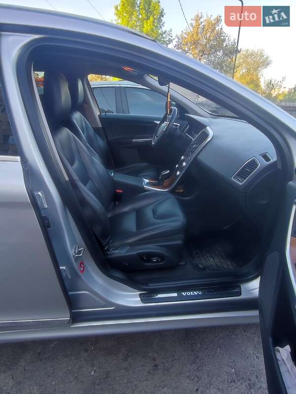 Внедорожник / Кроссовер Volvo XC60 2016 в Ровно фото 17 Внедорожник / Кроссовер Volvo XC60 2016 в Ровно