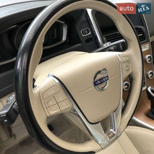 Внедорожник / Кроссовер Volvo XC60 2015 в Киеве