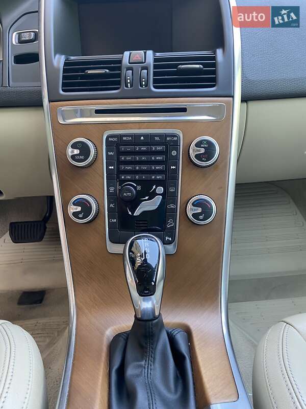 Внедорожник / Кроссовер Volvo XC60 2015 в Киеве