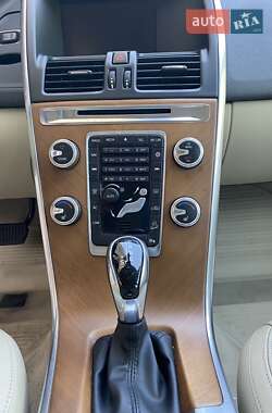Внедорожник / Кроссовер Volvo XC60 2015 в 
