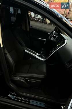 Внедорожник / Кроссовер Volvo XC60 2011 в 