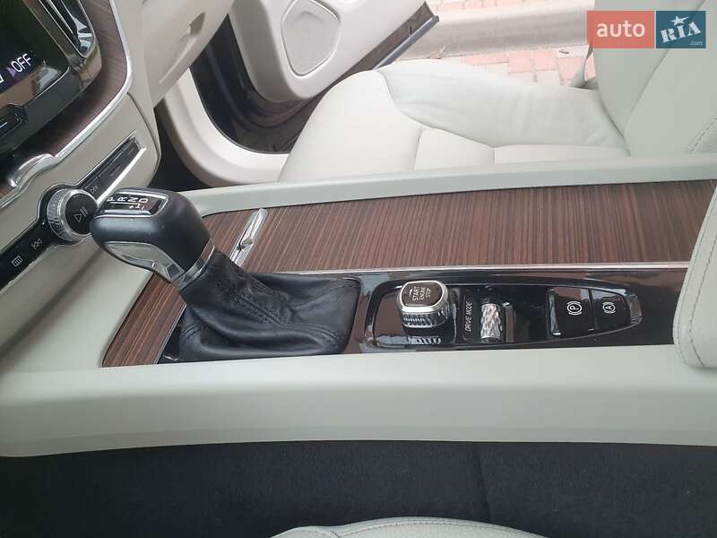 Внедорожник / Кроссовер Volvo XC60 2021 в Житомире
