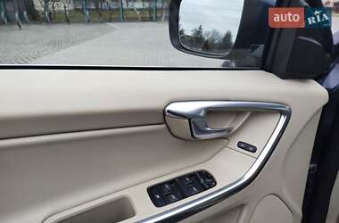 Внедорожник / Кроссовер Volvo XC60 2012 в 