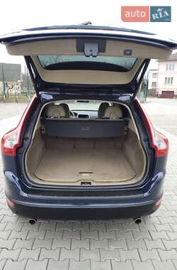 Внедорожник / Кроссовер Volvo XC60 2012 в 