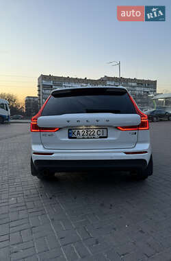 Внедорожник / Кроссовер Volvo XC60 2021 в 