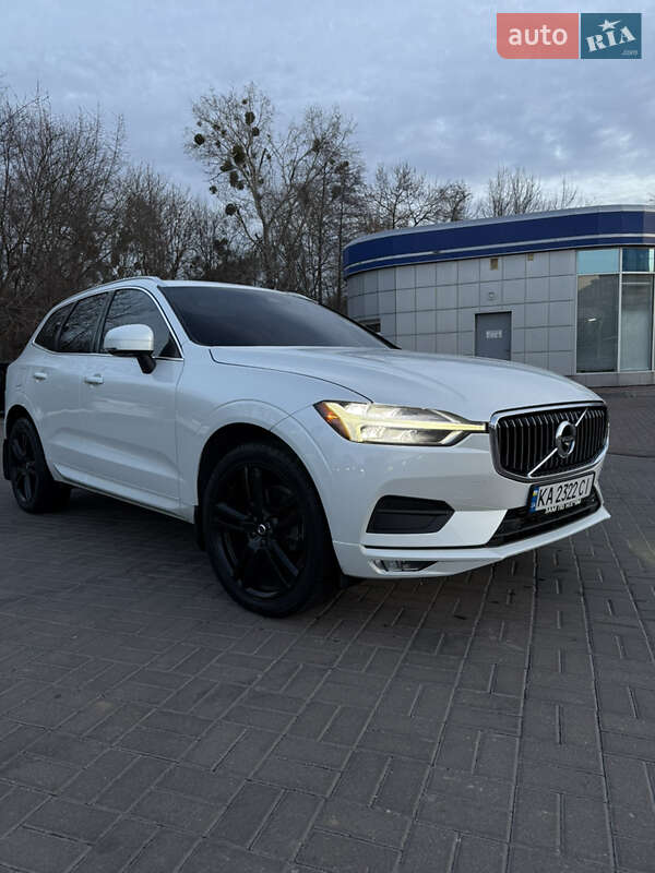 Внедорожник / Кроссовер Volvo XC60 2021 в 