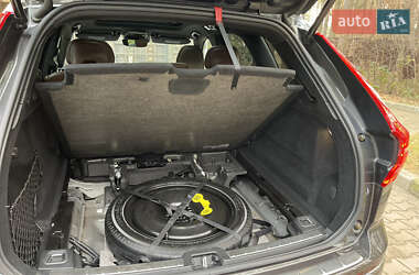 Внедорожник / Кроссовер Volvo XC60 2021 в 