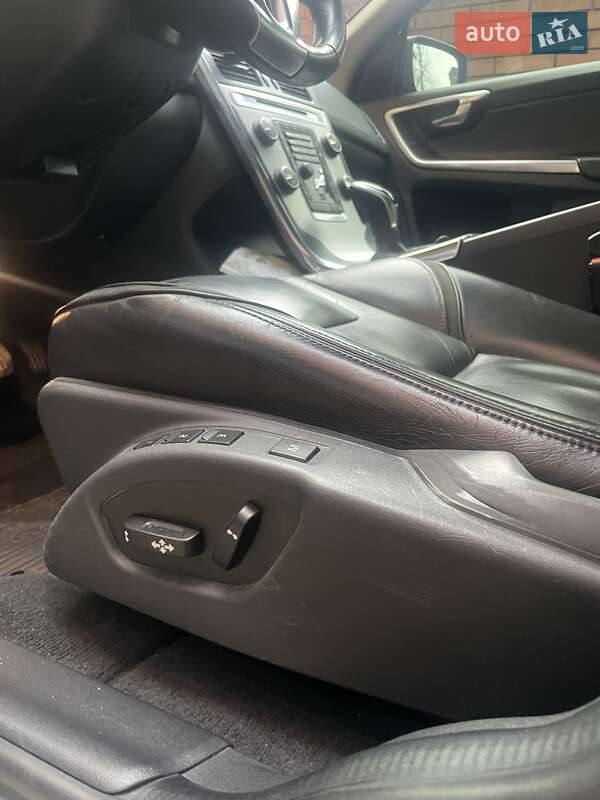 Позашляховик / Кросовер Volvo XC60 2016 в Києві