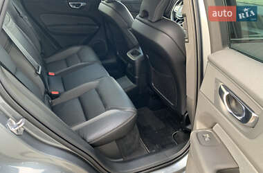 Внедорожник / Кроссовер Volvo XC60 2021 в 