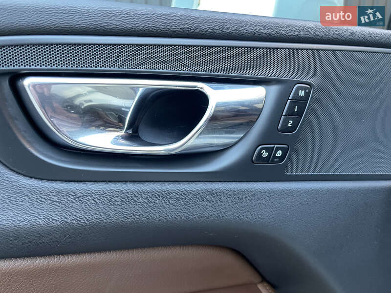 Внедорожник / Кроссовер Volvo XC60 2018 в Казатине