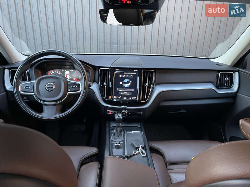 Внедорожник / Кроссовер Volvo XC60 2018 в Казатине