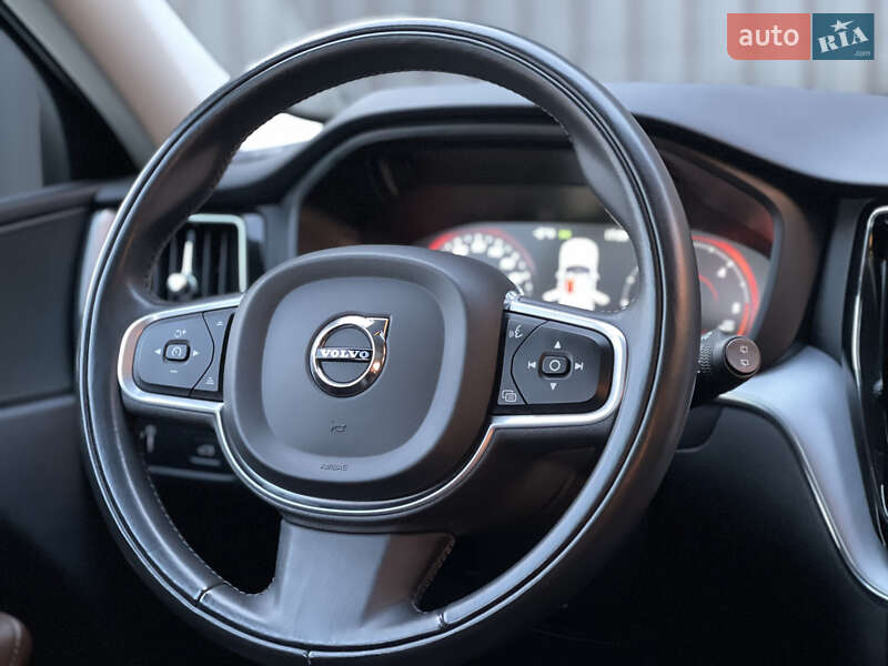 Внедорожник / Кроссовер Volvo XC60 2018 в Казатине