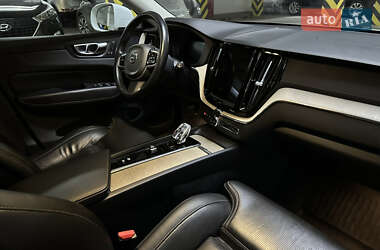 Внедорожник / Кроссовер Volvo XC60 2022 в 