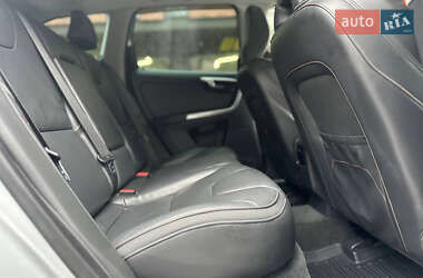 Внедорожник / Кроссовер Volvo XC60 2015 в 