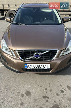 Внедорожник / Кроссовер Volvo XC60 2013 в 