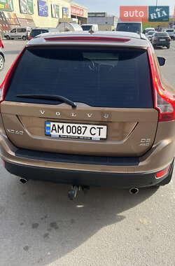 Внедорожник / Кроссовер Volvo XC60 2013 в 
