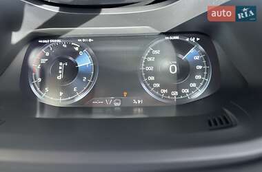 Внедорожник / Кроссовер Volvo XC60 2020 в 