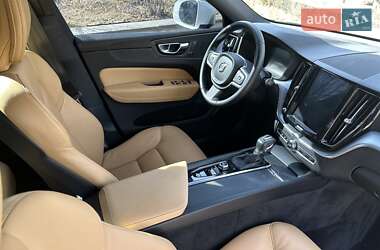 Внедорожник / Кроссовер Volvo XC60 2020 в 