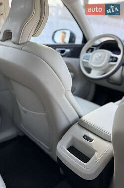 Позашляховик / Кросовер Volvo XC60 2023 в 