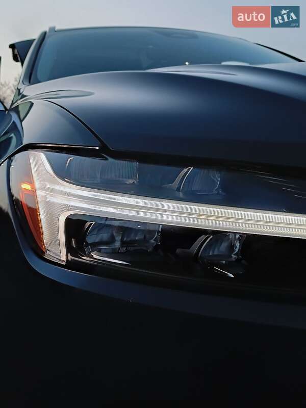 Внедорожник / Кроссовер Volvo XC60 2021 в Киеве