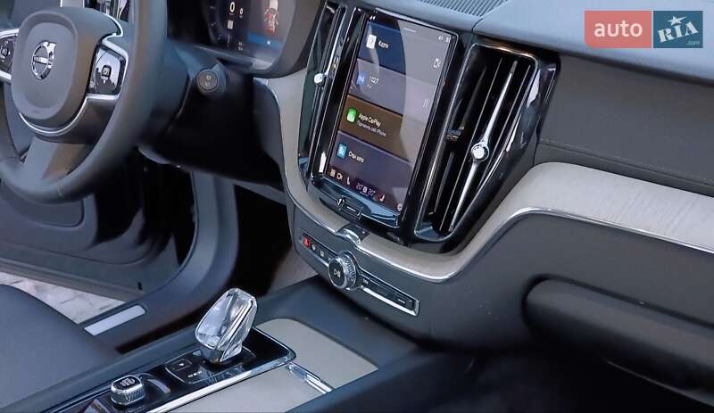 Внедорожник / Кроссовер Volvo XC60 2021 в Киеве