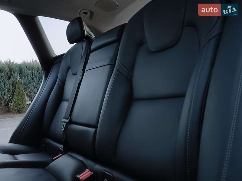 Внедорожник / Кроссовер Volvo XC60 2021 в Киеве