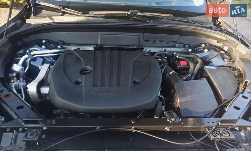Внедорожник / Кроссовер Volvo XC60 2021 в Киеве