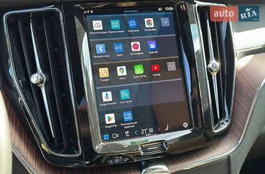 Внедорожник / Кроссовер Volvo XC60 2023 в 