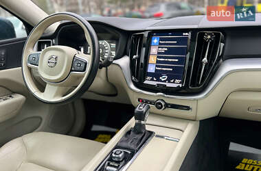 Позашляховик / Кросовер Volvo XC60 2019 в 