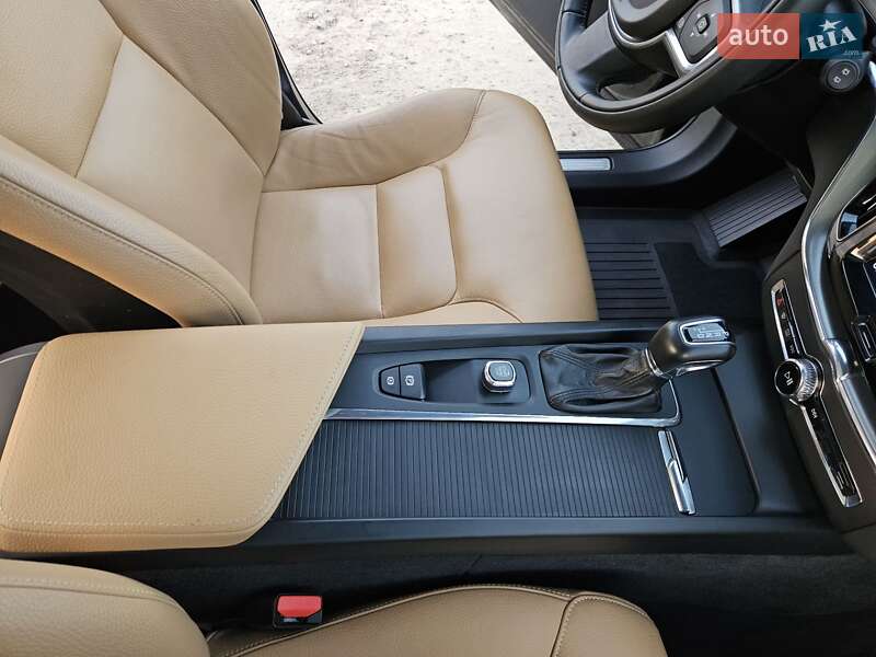 Внедорожник / Кроссовер Volvo XC60 2018 в Бучаче