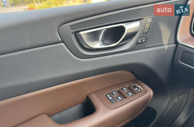 Позашляховик / Кросовер Volvo XC60 2024 в 