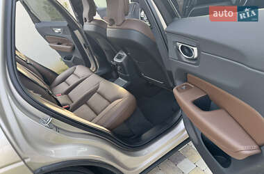 Позашляховик / Кросовер Volvo XC60 2024 в 