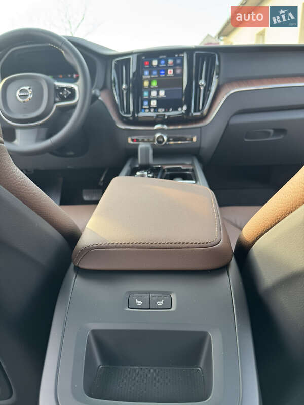 Внедорожник / Кроссовер Volvo XC60 2024 в Ужгороде