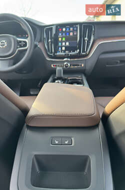 Позашляховик / Кросовер Volvo XC60 2024 в 