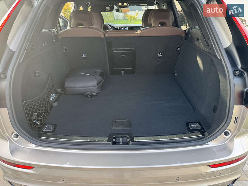 Внедорожник / Кроссовер Volvo XC60 2024 в Ужгороде
