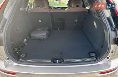 Позашляховик / Кросовер Volvo XC60 2024 в 