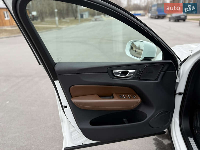 Внедорожник / Кроссовер Volvo XC60 2018 в Киеве фото 74 Внедорожник / Кроссовер Volvo XC60 2018 в Киеве